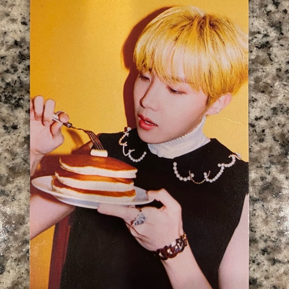 BTS Butter eyeshadow palette - Picture 4 of 4